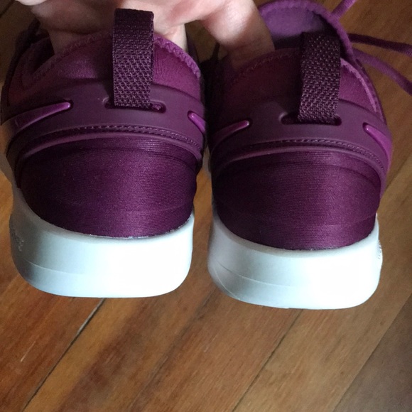 NWOT Nike Women's TR 7 Training Shoes Berry - Picture 7 of 7